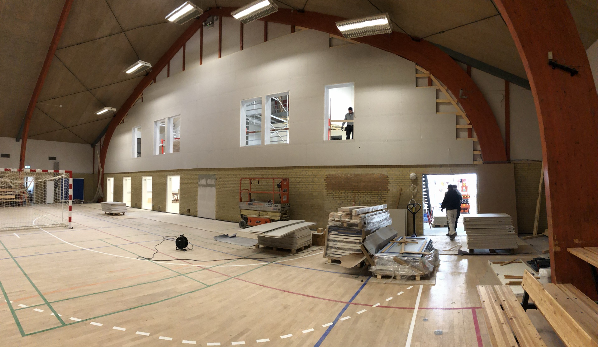 Stor hal under renovering